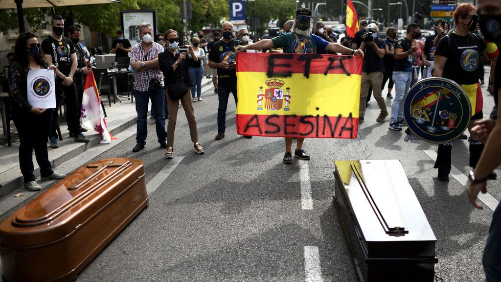 Ataúdes frente al Congreso: Jusapol acusa al Gobierno de despreocuparse por las Fuerzas y Cuerpos de Seguridad Ataúdes frente al Congreso: Jusapol acusa al Gobierno de despreocuparse por las Fuerzas y Cuerpos de Seguridad
