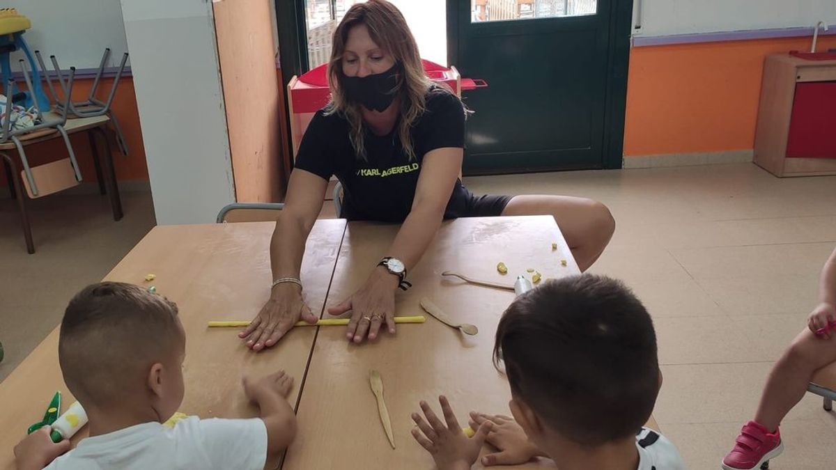 Los profesores tras el inicio de las clases: "Tenemos muchas dudas, no somos pediatras, somos maestros" Los profesores tras el inicio de las clases: "Tenemos muchas dudas, no somos pediatras, somos maestros"