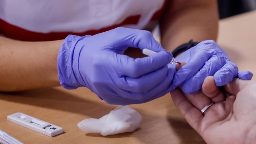 Andalucía registra las peores cifras de contagios y fallecidos desde la desescalada Andalucía registra las peores cifras de contagios y fallecidos desde la desescalada