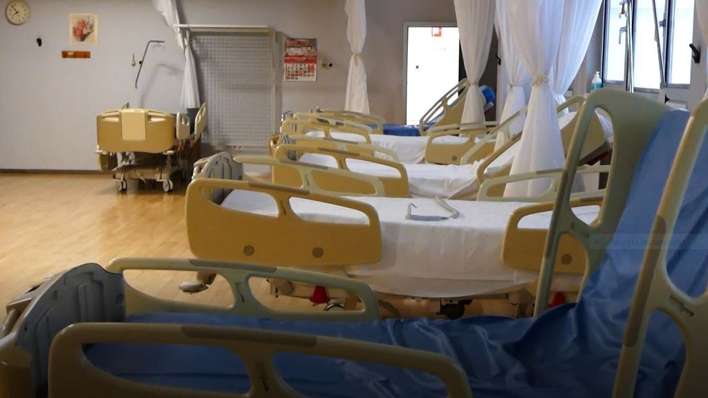 Camas en el gimnasio de un hospital ante el aumento de ingresos por Covid- 19 en Murcia Camas en el gimnasio de un hospital ante el aumento de ingresos por Covid- 19 en Murcia