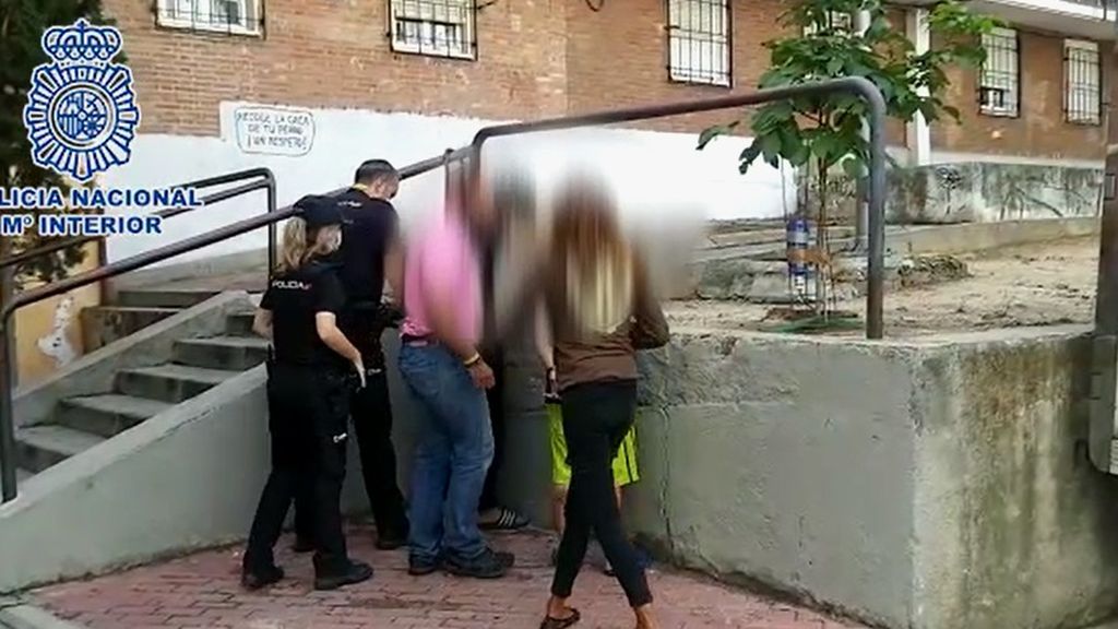Tres detenidos en Madrid por apuñalar anoche a un hombre que les había recriminado no llevar mascarilla Tres detenidos en Madrid por apuñalar anoche a un hombre que les había recriminado no llevar mascarilla