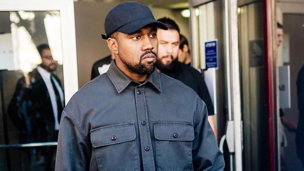 Kanye West se graba orinando en uno de sus Grammy en plena disputa con sus discográficas: "No me voy a detener"