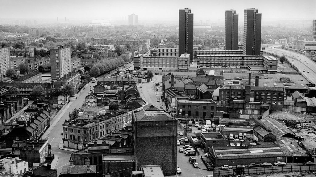 Vista general de las dos calles de Frestonia en 1976 ©Tony Sleep