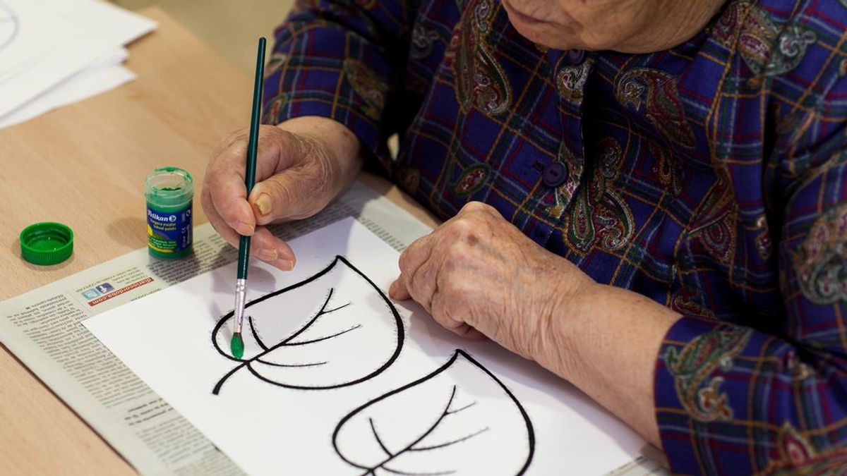 Juan Antonio, su mujer tiene alzheimer desde hace 4 años: "Mi mayor temor es coger el COVID, ¿quién la cuidaría?" Juan Antonio, su mujer tiene alzheimer desde hace 4 años: "Mi mayor temor es coger el COVID, ¿quién la cuidaría?"