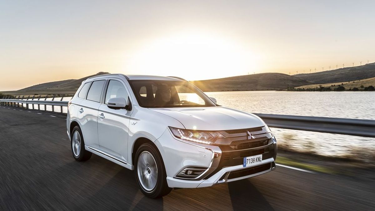 Mitsubishi Outlander, uno de los enchufables más baratos, rebaja su precio hasta 31.200 € financiado Mitsubishi Outlander, uno de los enchufables más baratos, rebaja su precio hasta 31.200 € financiado