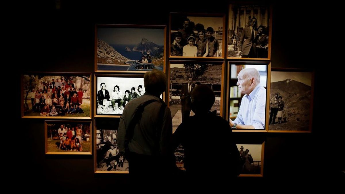La Biblioteca Nacional recorre la vida de Delibes en una exposición: "un superventas de buena literatura" La Biblioteca Nacional recorre la vida de Delibes en una exposición: "un superventas de buena literatura"