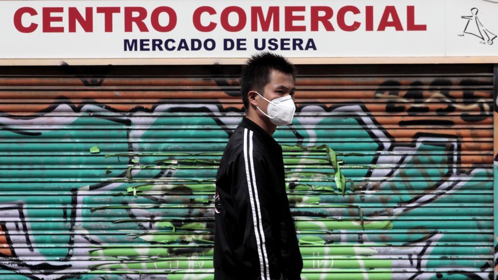 Desconcierto y caos en el Madrid restringido: "Lo difícil va a ser confinar la rabia de los vecinos" Desconcierto y caos en el Madrid restringido: "Lo difícil va a ser confinar la rabia de los vecinos"