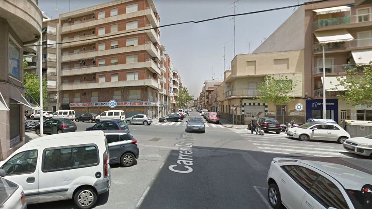 Muere una menor de 15 años tras clavarse un cristal en el pecho en Elche Muere una menor de 15 años tras clavarse un cristal en el pecho en Elche