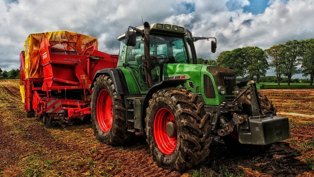 Muere una mujer tras volcar el tractor que manejaba en 