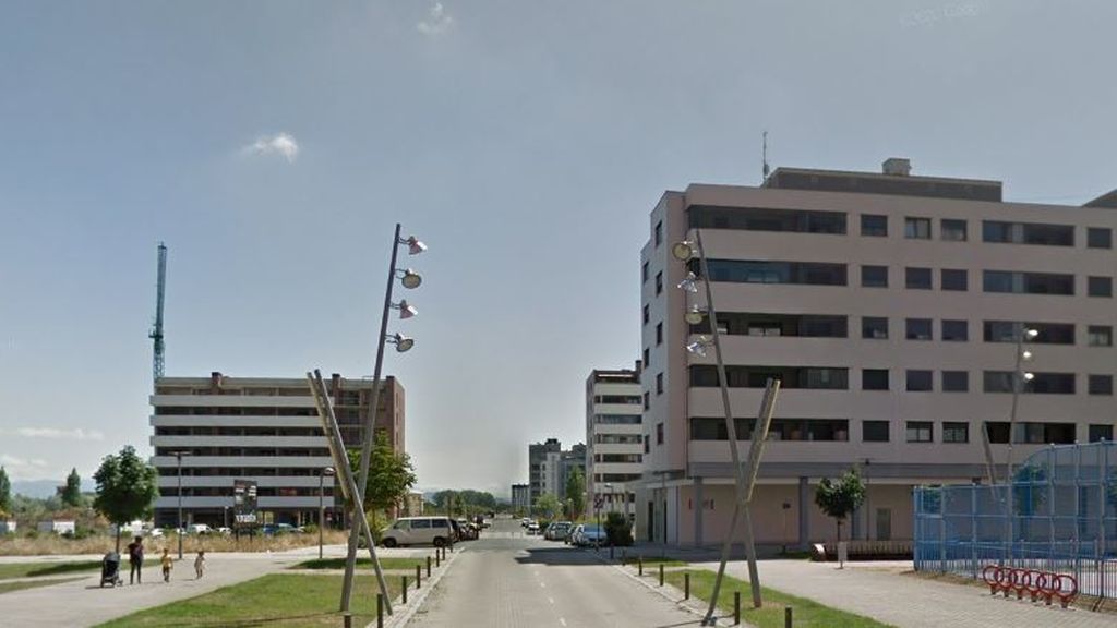 El cadáver de un hombre permanece 8 horas tirado en una calle de Vitoria por fallos en el protocolo anticovid El cadáver de un hombre permanece 8 horas tirado en una calle de Vitoria por fallos en el protocolo anticovid