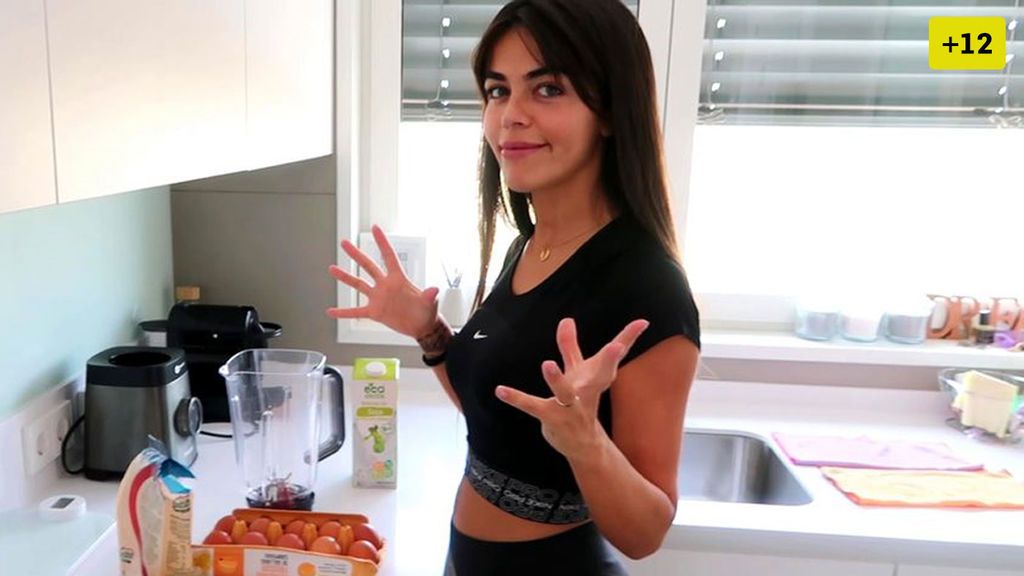 Desde su receta de tortitas saludables hasta el entrenamiento con Marta López: Violeta Mangriñan enseña su 'morning routine' (1/2)