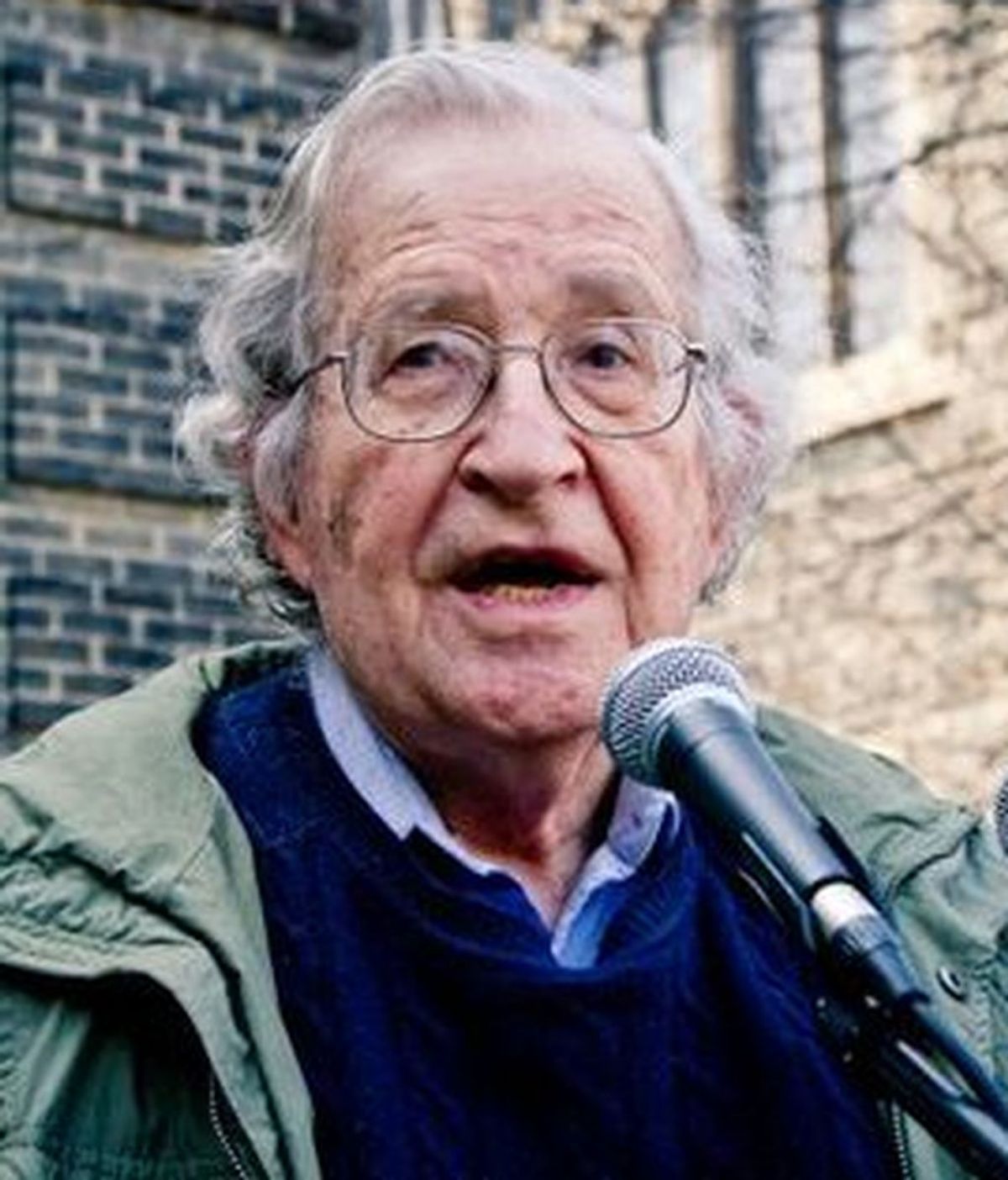 La advertencia de Noam Chomsky: el mundo atraviesa el momento más peligroso de su historia