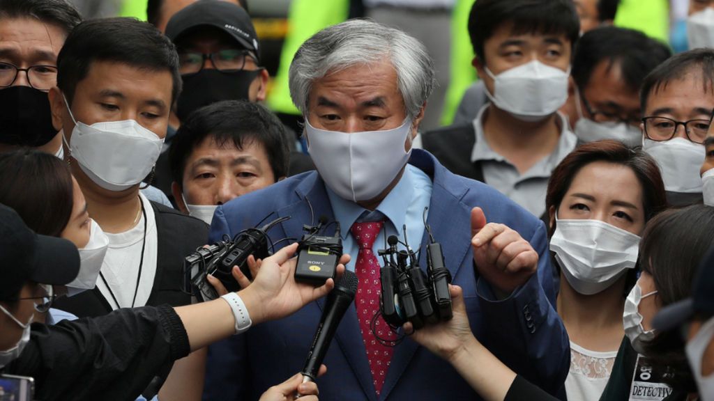 Seúl demandará al reverendo Jun Kwang-hoon por considerarle responsable del gran brote en Corea del Sur Seúl demandará al reverendo Jun Kwang-hoon por considerarle responsable del gran brote en Corea del Sur