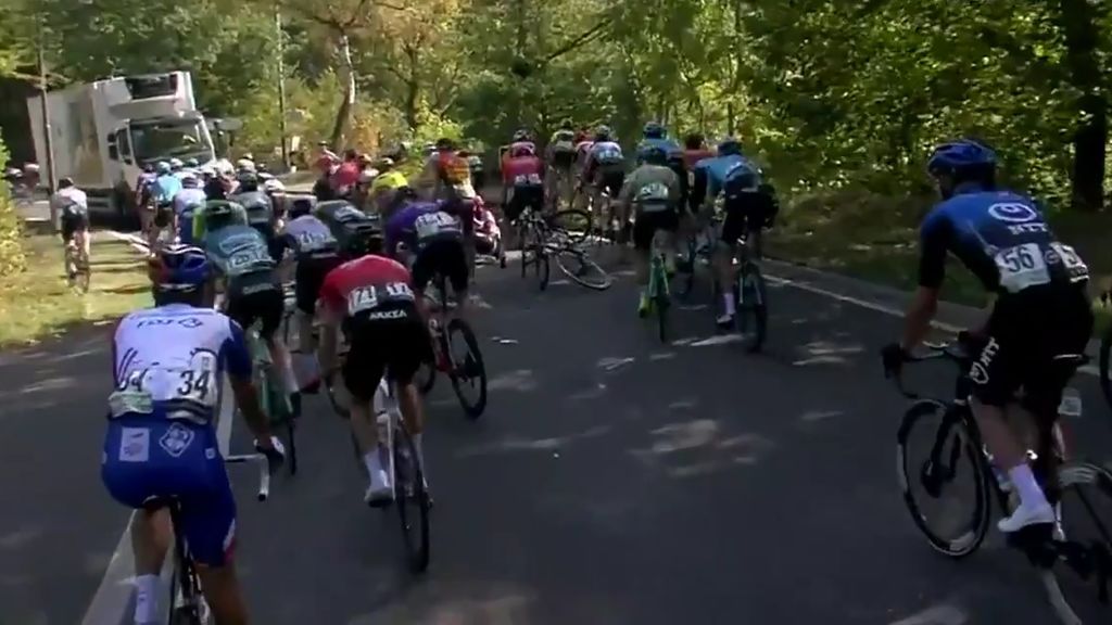 Un camión arrolla a varios ciclistas en pleno recorrido del Tour de Luxemburgo Un camión arrolla a varios ciclistas en pleno recorrido del Tour de Luxemburgo