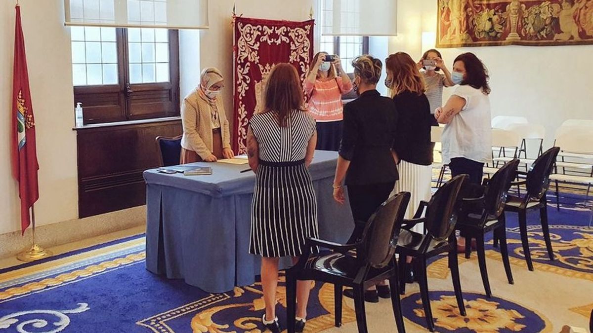 Maysoun Douas, la primera concejala musulmana que oficia una boda LGTBI en Madrid Maysoun Douas, la primera concejala musulmana que oficia una boda LGTBI en Madrid