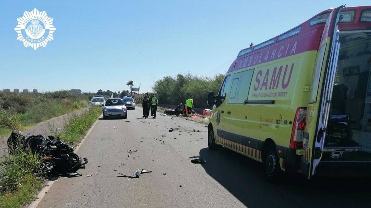 Mueren dos motoristas en un choque frontal en un camino en Benicàssim