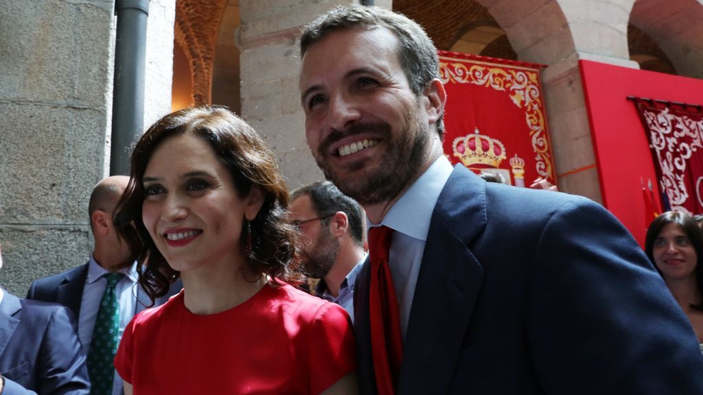 Casado seguirá apoyando a Ayuso a pesar del "malestar" por su gestión de la pandemia Casado seguirá apoyando a Ayuso a pesar del "malestar" por su gestión de la pandemia