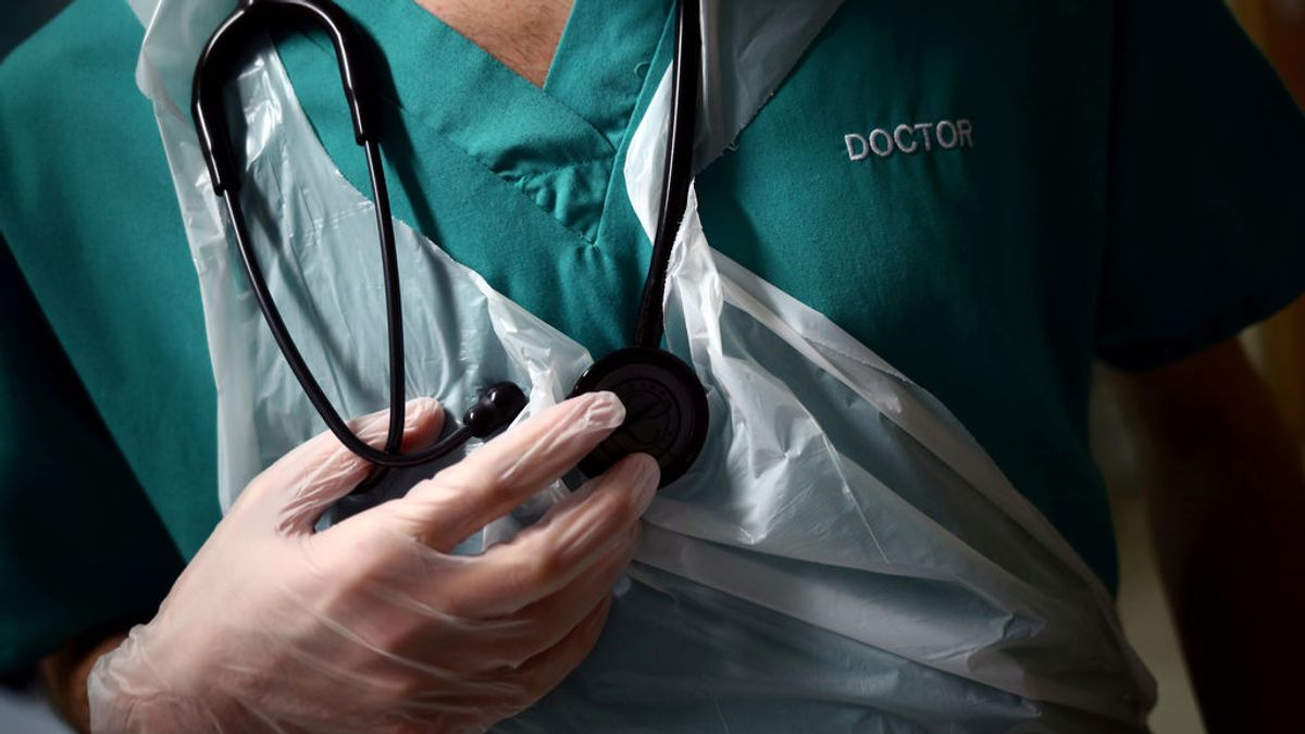 Más de 170 000 sanitarios piden a las autoridades una respuesta "coordinada y basada en la ciencia"