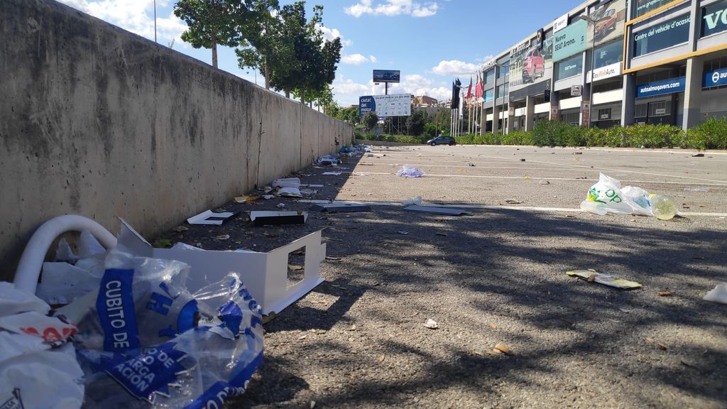 Disuelven un macrobotellón con 400 personas en Badalona (Barcelona) Disuelven un macrobotellón con 400 personas en Badalona (Barcelona)