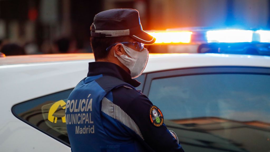 Más de 200 policías vigilarán el cumplimiento de las medidas en 60 puntos aleatorios de Madrid Más de 200 policías vigilarán el cumplimiento de las medidas en 60 puntos aleatorios de Madrid