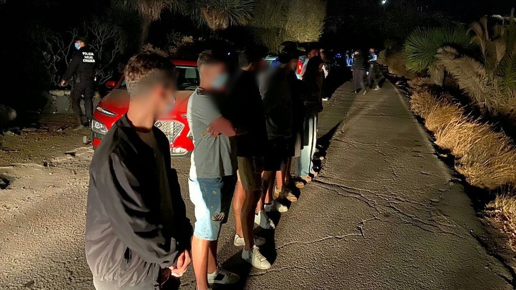 Identifican a más de 40 jóvenes de botellón en un parque de Tenerife Identifican a más de 40 jóvenes de botellón en un parque de Tenerife