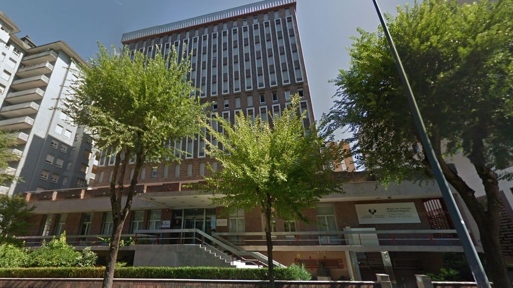 Confinados 100 estudiantes tras al menos 17 positivos en residencia Bilbao Confinados 100 estudiantes tras al menos 17 positivos en residencia Bilbao