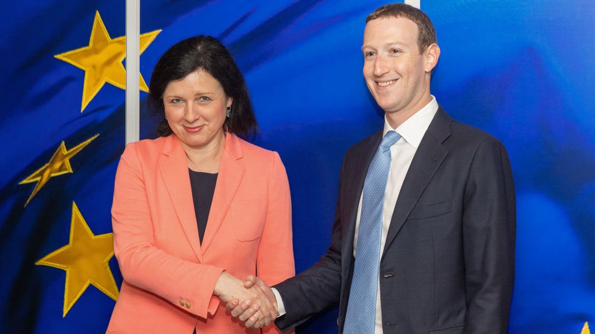 Facebook amenaza con irse de Europa si le prohíben mandar datos de usuarios europeos a EEUU Facebook amenaza con irse de Europa si le prohíben mandar datos de usuarios europeos a EEUU