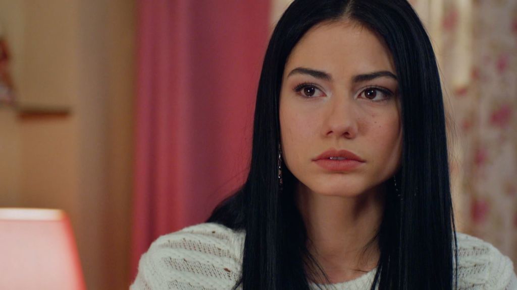 Lale le revela a Onur el encontronazo de sus madres