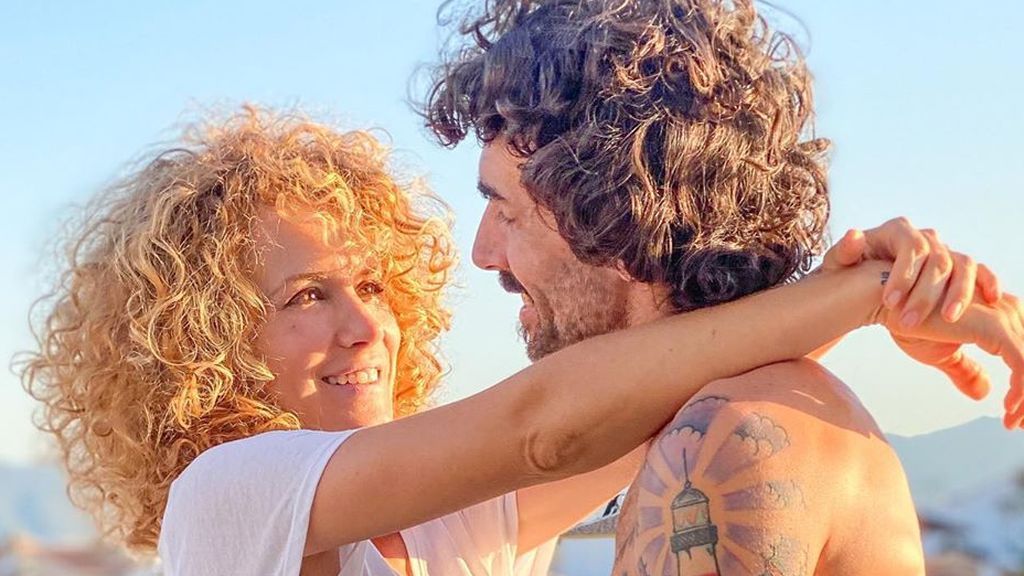 Azahara sorprende a Juanma por su sexto aniversario: “Me emociono cada vez que veo lo bonito que han sido estos años”