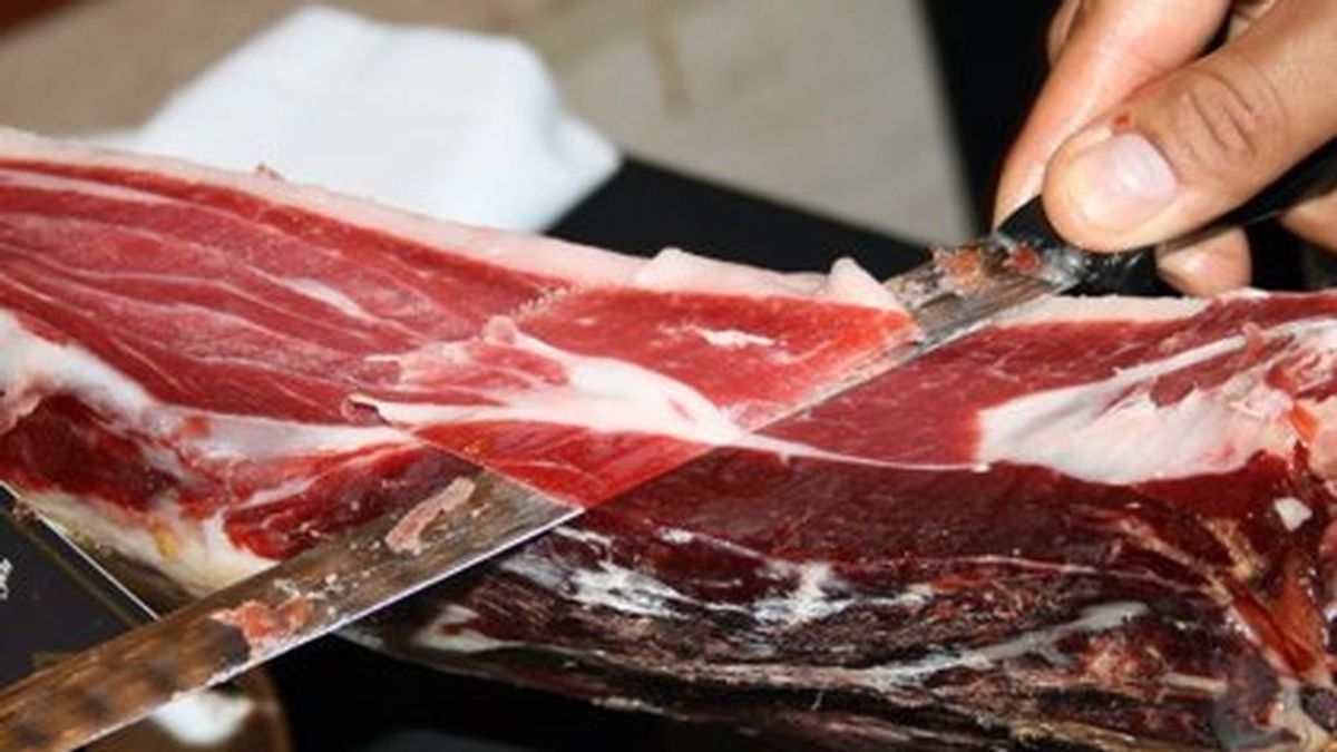 El jamón más caro del mundo es de Huelva: un japonés compra una pieza de bellota por casi 12.000 euros El jamón más caro del mundo es de Huelva: un japonés compra una pieza de bellota por casi 12.000 euros