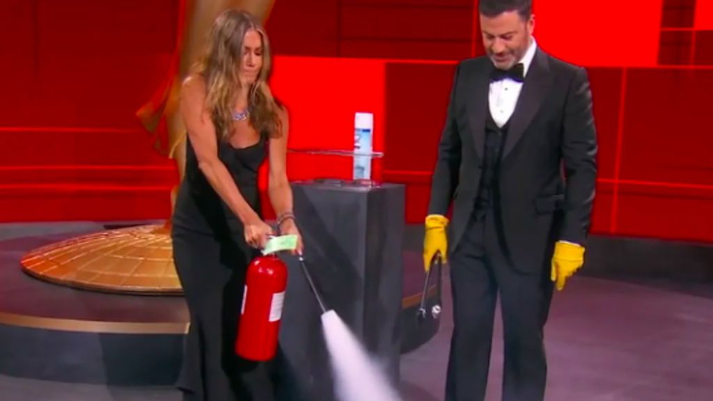 Jennifer Aniston, apagando el fuego en los Emmy 2020 Jennifer Aniston, apagando el fuego en los Emmy 2020