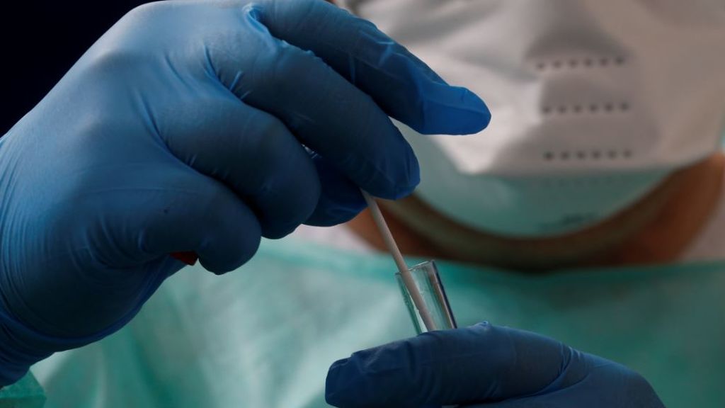 Andalucía comienza a realizar tests rápidos de antígenos por la covid-19 en residencias y centros de discapacidad Andalucía comienza a realizar tests rápidos de antígenos por la covid-19 en residencias y centros de discapacidad