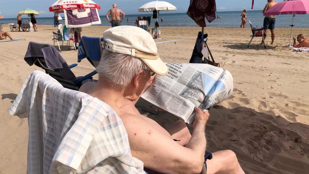 La playa de Gandía se convierte en refugio de jubilados madrileños ante el avance del coronavirus en la capital La playa de Gandía se convierte en refugio de jubilados madrileños ante el avance del coronavirus en la capital