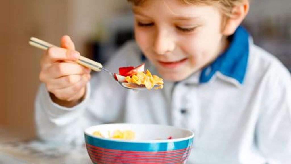 Estreñimiento en niños: 8 alimentos que les ayudarán a combatirlo