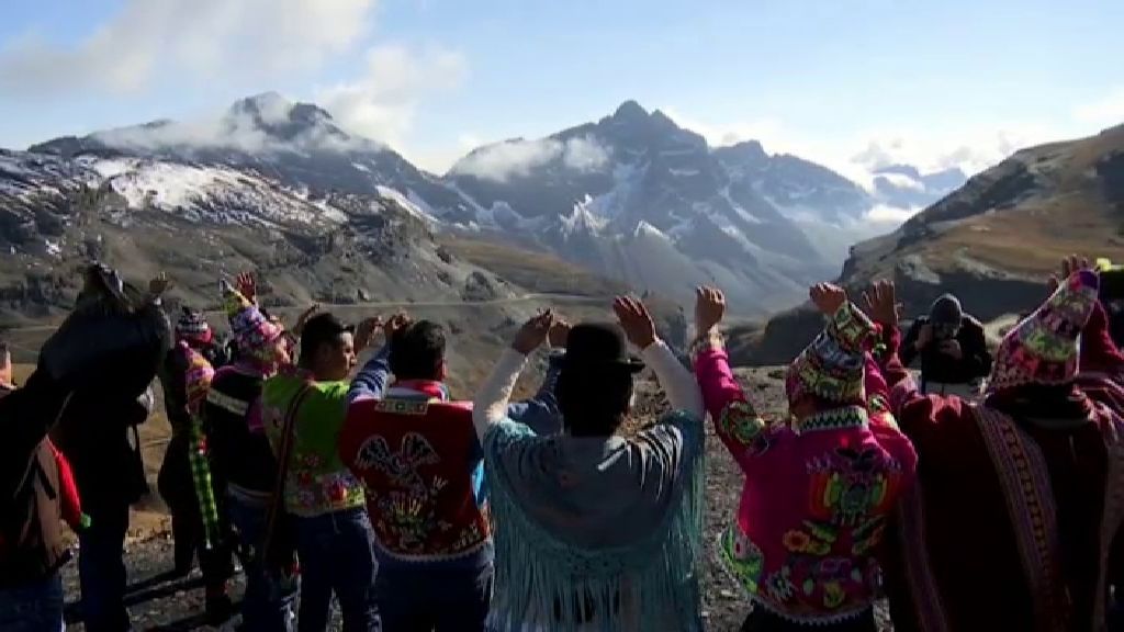 Indígenas celebran la primavera con un ritual ancestral en los Andes bolivianos