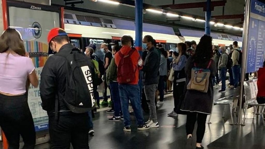 Las restricciones adoptadas en Madrid no suponen un descenso en el número de viajeros de Metro Las restricciones adoptadas en Madrid no suponen un descenso en el número de viajeros de Metro