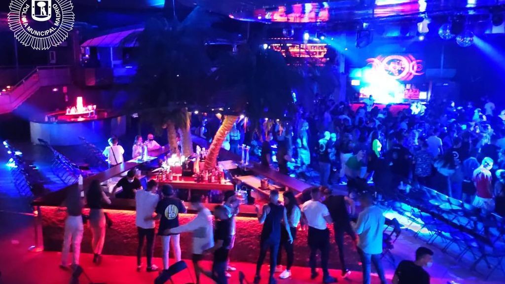 Desalojan a 300 personas sin mascarilla en un concierto en la sala La Riviera en Madrid Desalojan a 300 personas sin mascarilla en un concierto en la sala La Riviera en Madrid