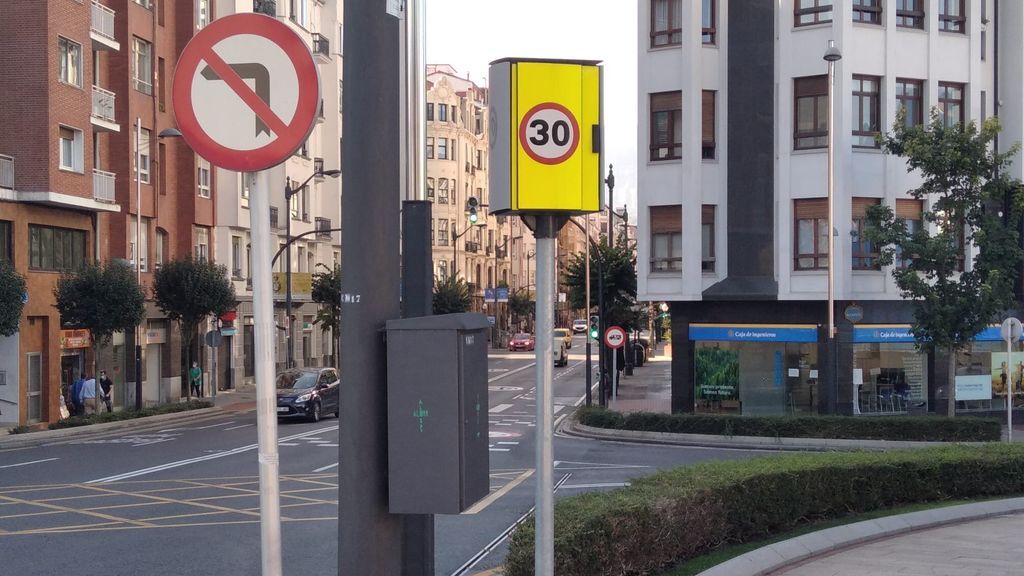 Bilbao limita a 30 km/h la velocidad en todas sus calles: "Esto es un caos" Bilbao limita a 30 km/h la velocidad en todas sus calles: "Esto es un caos"