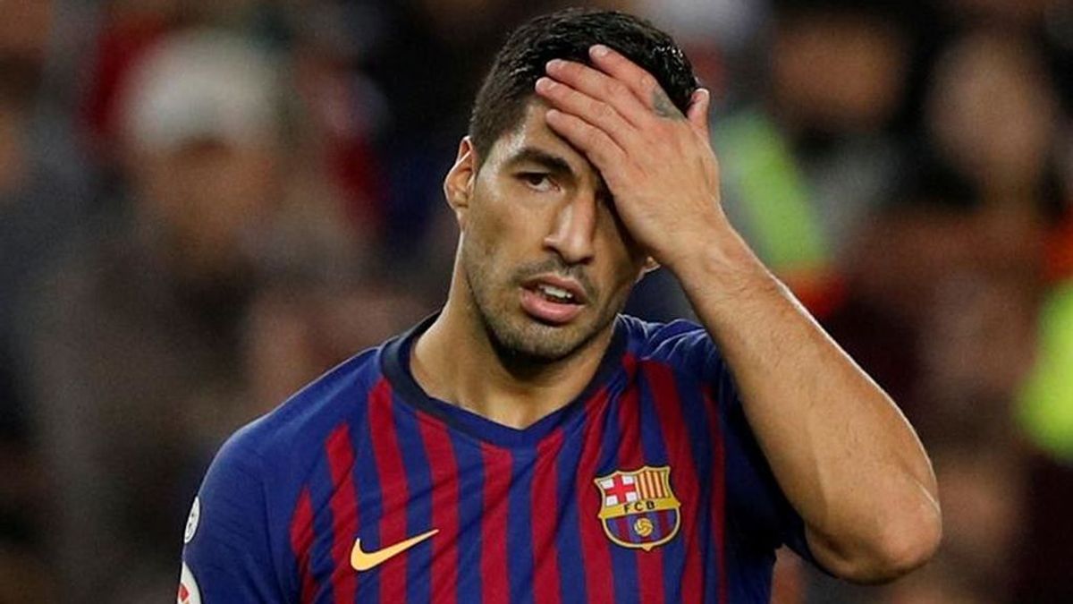 El Barça recula e intenta que Suárez no se vaya gratis al Atlético: el uruguayo amenaza con quedarse aunque sea sin jugar El Barça recula e intenta que Suárez no se vaya gratis al Atlético: el uruguayo amenaza con quedarse aunque sea sin jugar