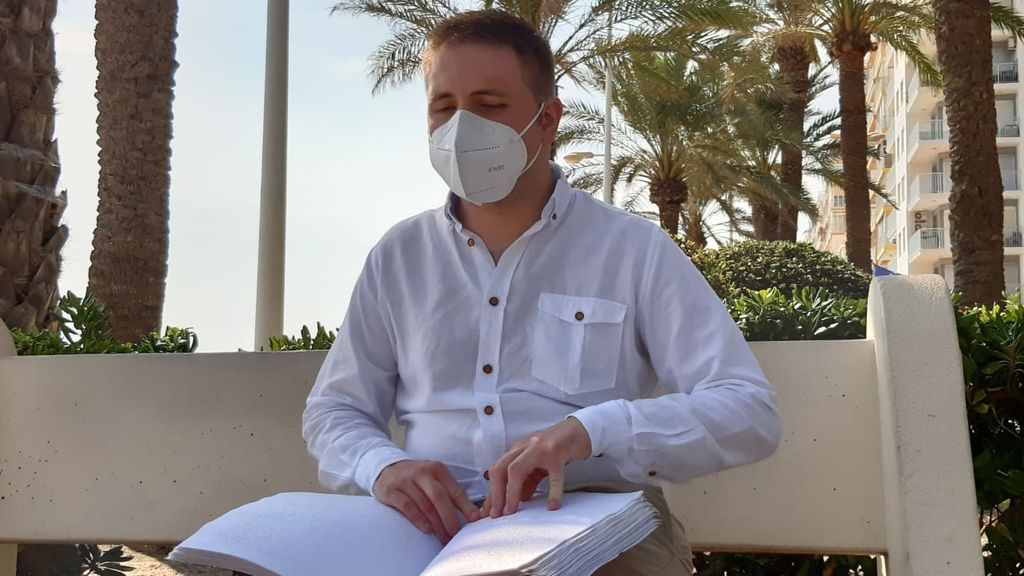 Héctor, primer ciego en España que será fiscal: "Siempre me pregunté si iba a ser capaz y lo he conseguido" Héctor, primer ciego en España que será fiscal: "Siempre me pregunté si iba a ser capaz y lo he conseguido"