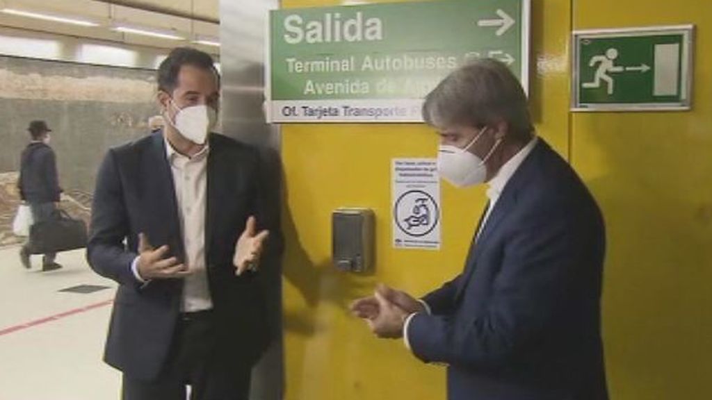 Aguado anuncia 200 puestos de hidrogel en el Metro de Madrid y le llueven las críticas Aguado anuncia 200 puestos de hidrogel en el Metro de Madrid y le llueven las críticas
