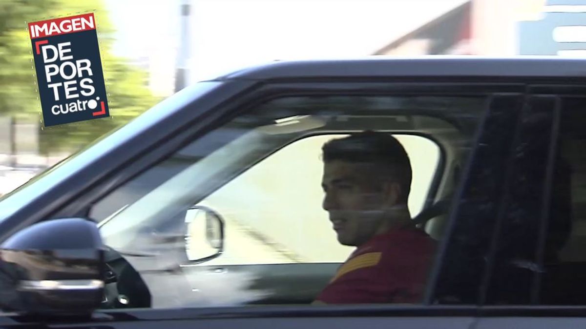 Luis Suárez sale llorando de la ciudad deportiva del Barça: el uruguayo, emocionado tras despedirse de sus compañeros Luis Suárez sale llorando de la ciudad deportiva del Barça: el uruguayo, emocionado tras despedirse de sus compañeros