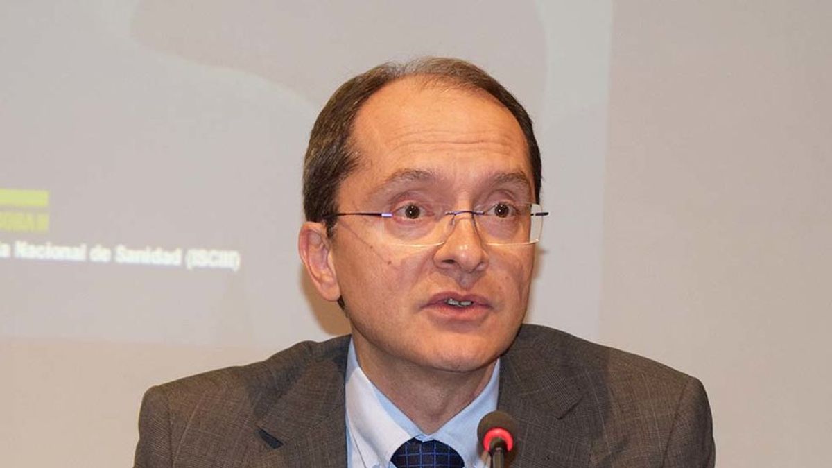 Juan Martínez, médico epidemiólogo: "Nos hemos ganado a pulso otro confinamiento" Juan Martínez, médico epidemiólogo: "Nos hemos ganado a pulso otro confinamiento"
