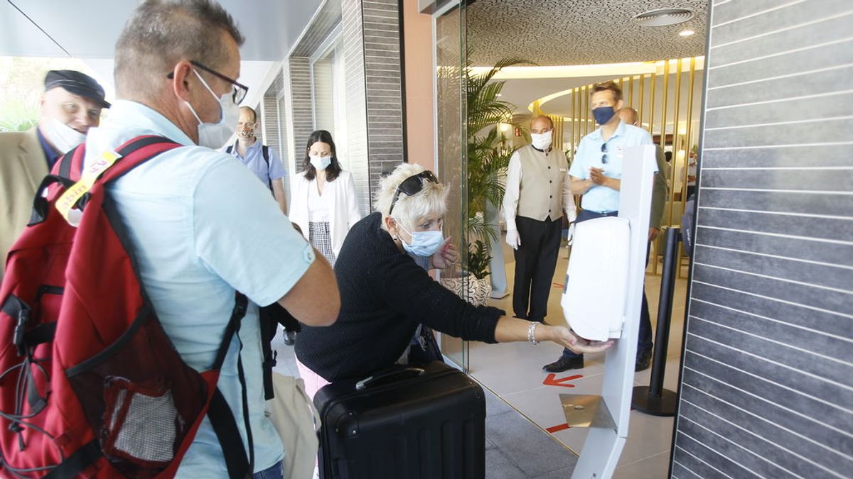 Las pernoctaciones hoteleras moderan su caída en agosto hasta el 64,3% Las pernoctaciones hoteleras moderan su caída en agosto hasta el 64,3%