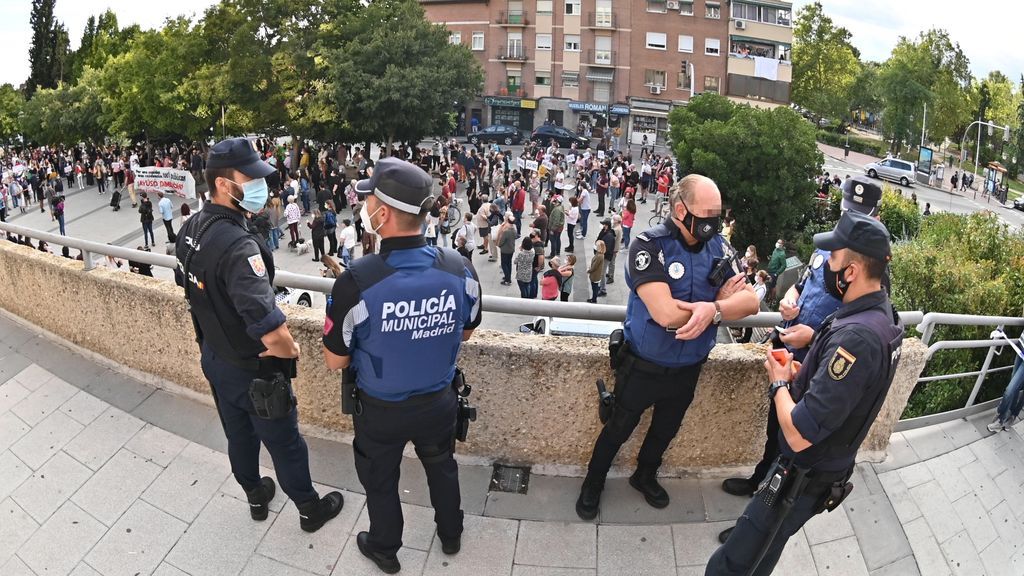 Pequeños actos de protesta sustituirán la manifestación del domingo contra las medidas de Ayuso en Madrid Pequeños actos de protesta sustituirán la manifestación del domingo contra las medidas de Ayuso en Madrid