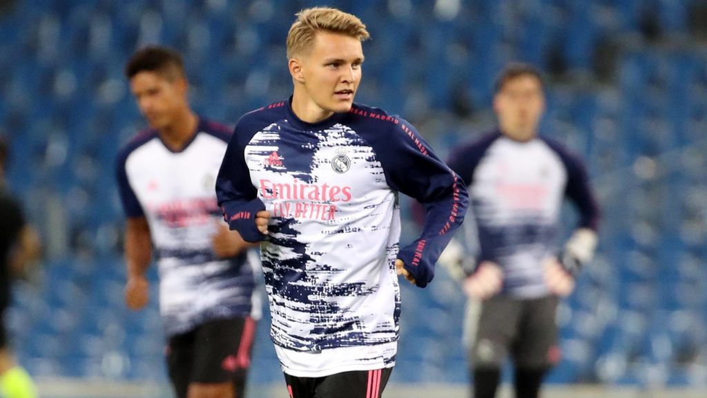 Odegaard, en el calentamiento del partido del Real Madrid ante la Real. Odegaard, en el calentamiento del partido del Real Madrid ante la Real.