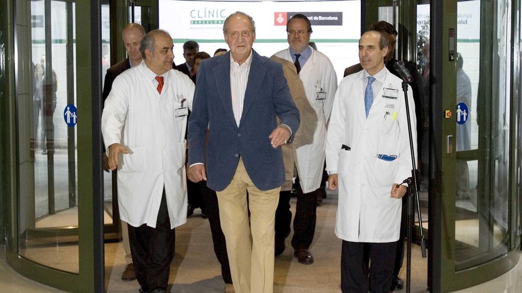 El rey Juan Carlos, a su salida de la clínica