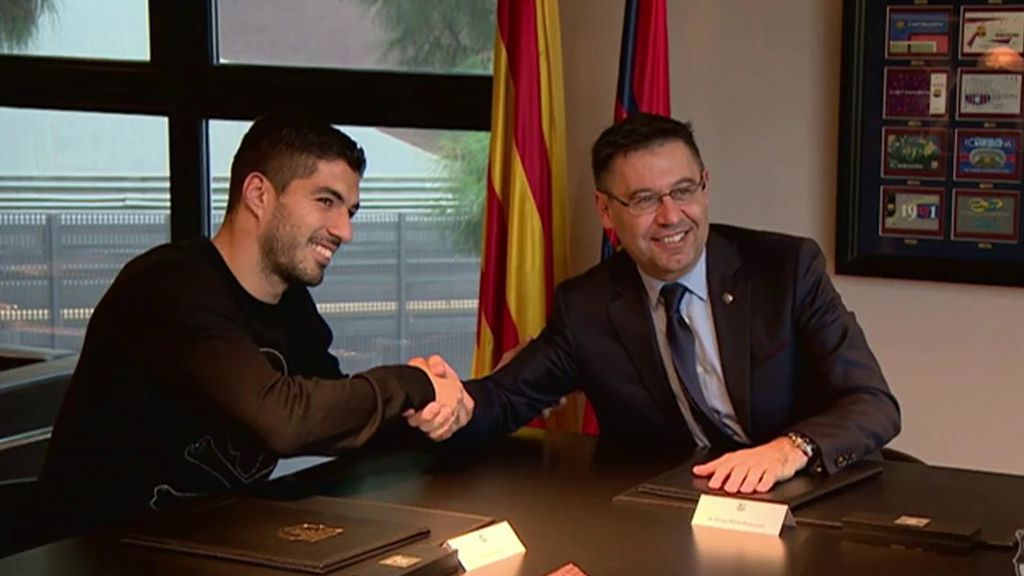 Luis Suárez, en la renovación de uno de sus contratos.