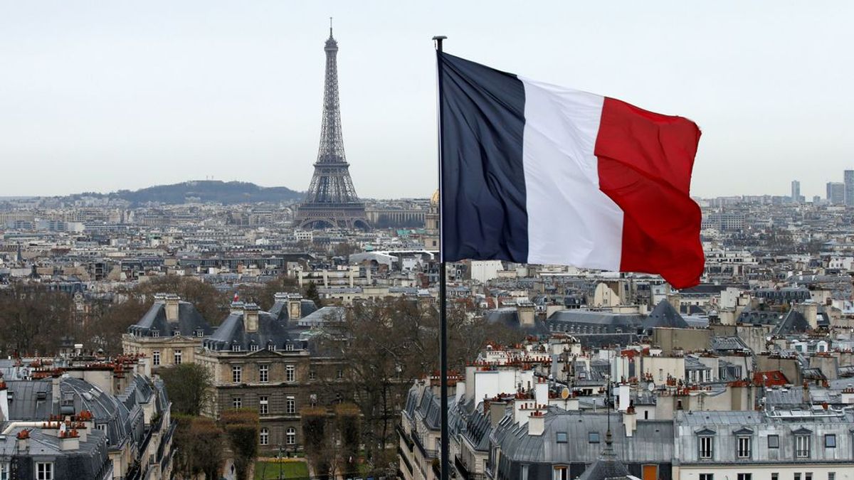 Desalojada la Torre Eiffel por una amenaza de bomba 'después de que un hombre gritara Allahu Akbar' Desalojada la Torre Eiffel por una amenaza de bomba 'después de que un hombre gritara Allahu Akbar'