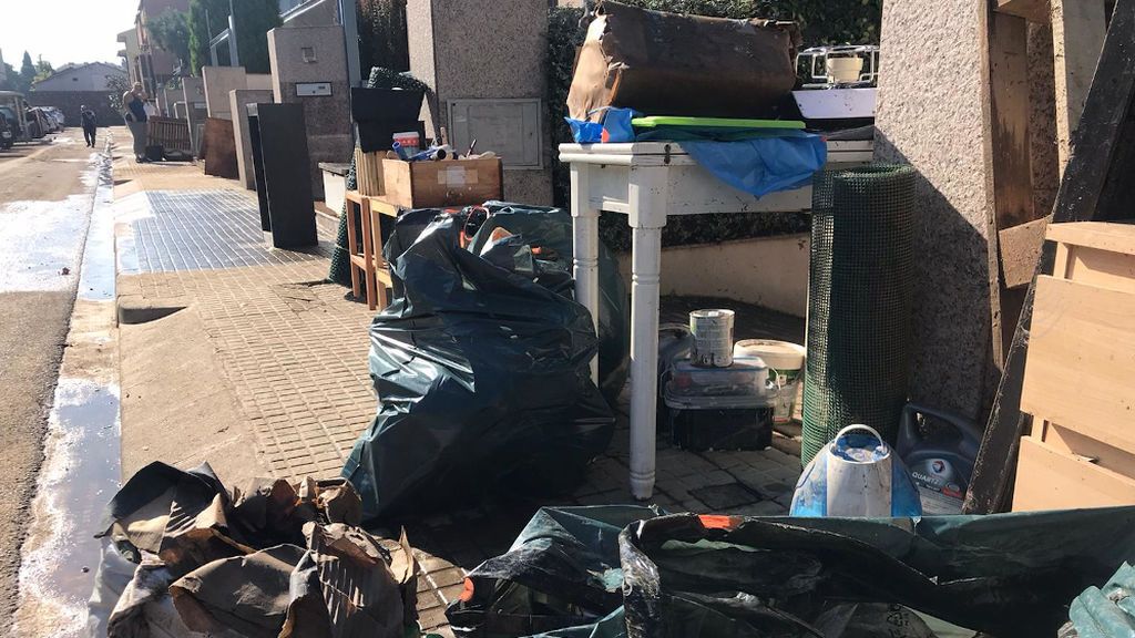 Los vecinos de La Garriga (Barcelona) vacían sus casas tras los destrozos del temporal Los vecinos de La Garriga (Barcelona) vacían sus casas tras los destrozos del temporal